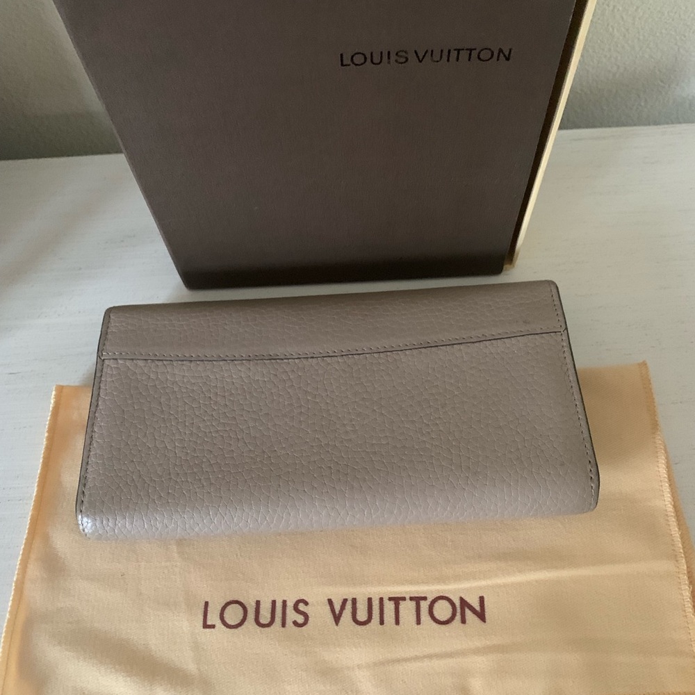 Wallet - Picture 2 of 5